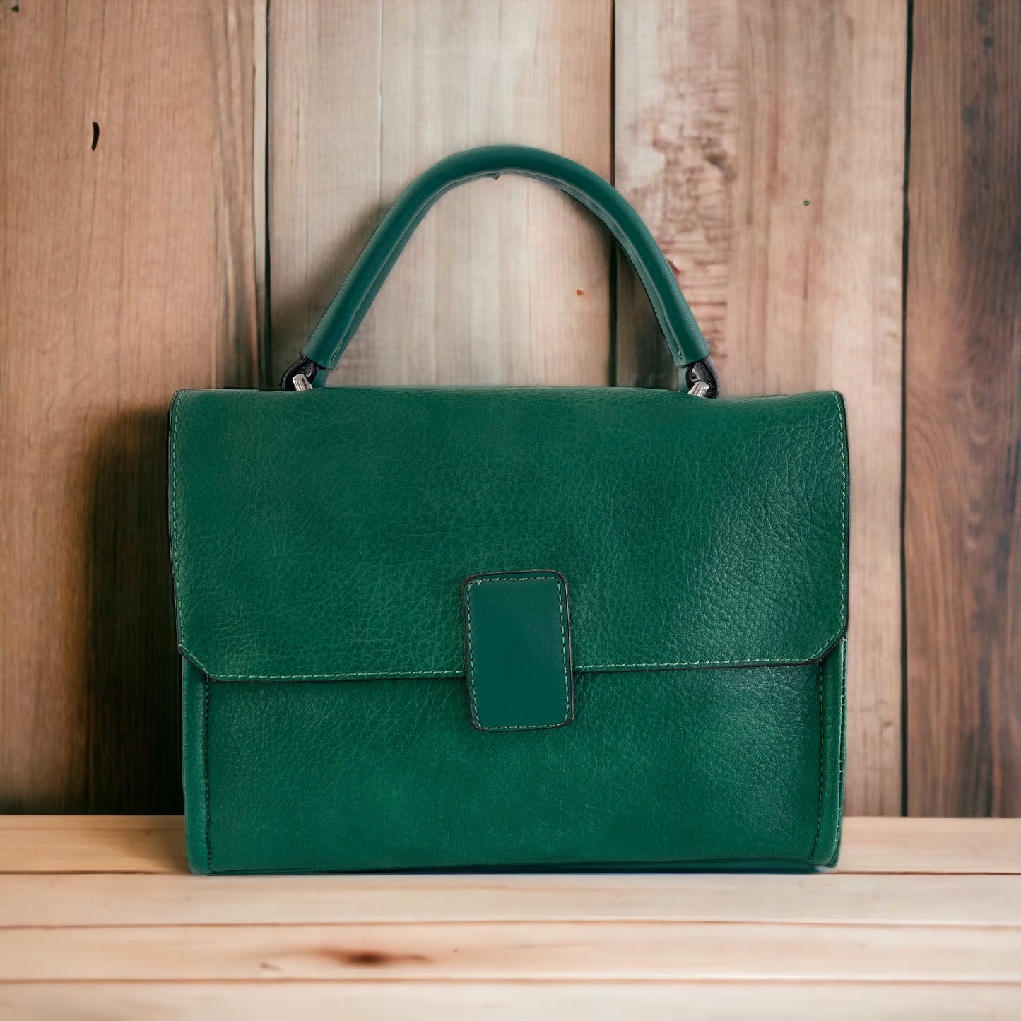 Grüne Tasche für elegante und praktische Mädchen